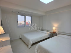 Cozy 3-bedroom unit with central A/C and park 8th image