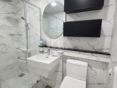 Cozy 3-bedroom unit with central A/C and park 10th image