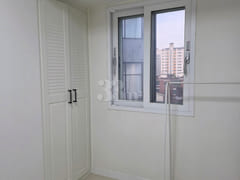 Cozy 3-bedroom unit with central A/C and park 14th image