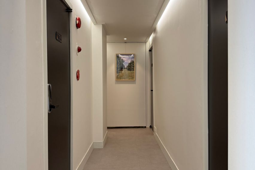 Room 105 12th image