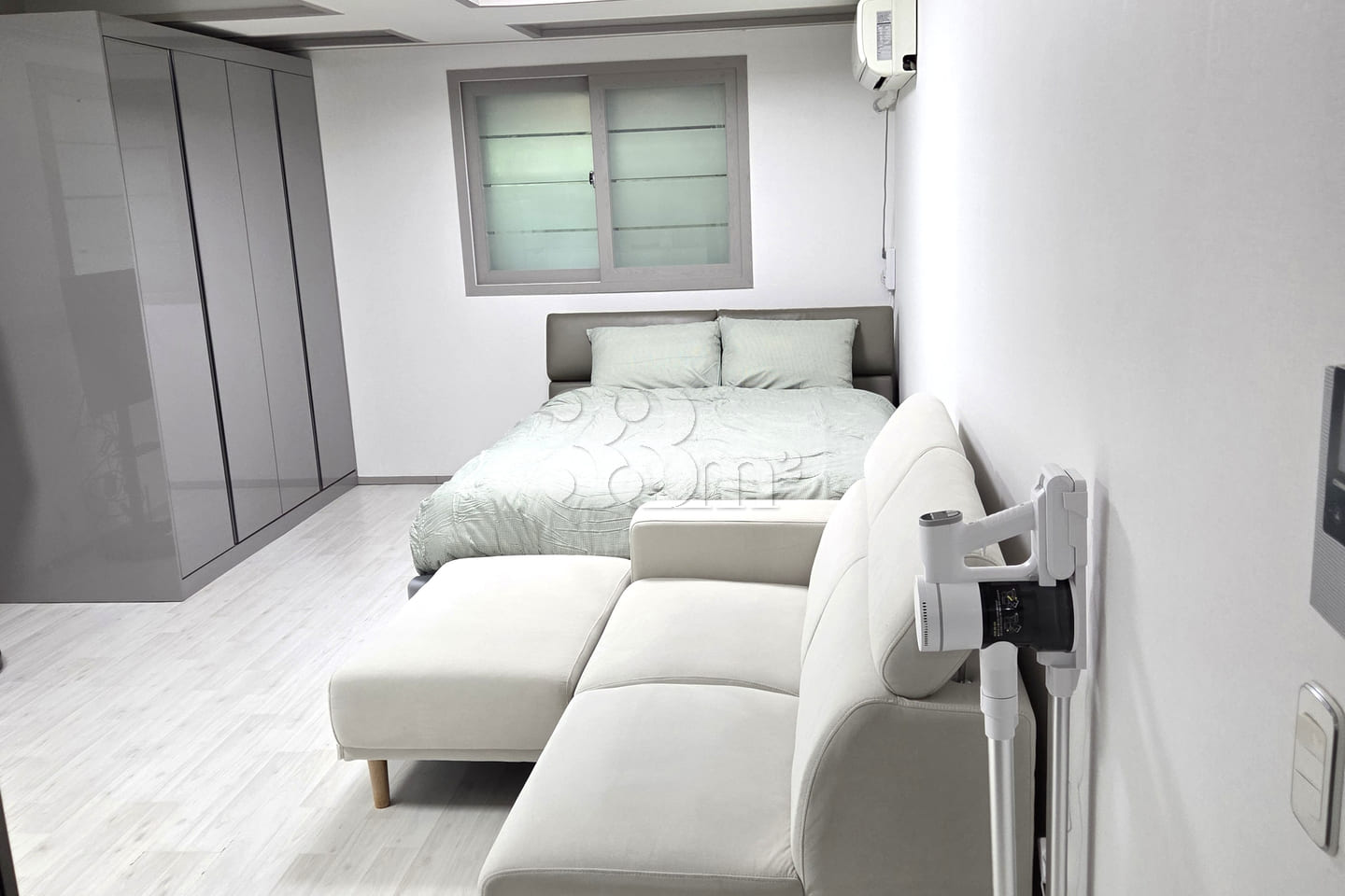 Studio Apartment in a Semi-New Building with 17th image