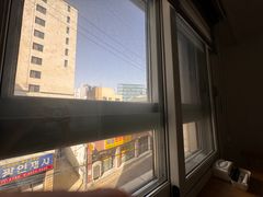 청결 큰창 햇볕 1번째 이미지