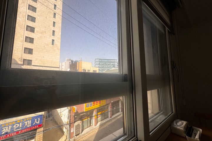 청결 큰창 햇볕 1번째 이미지