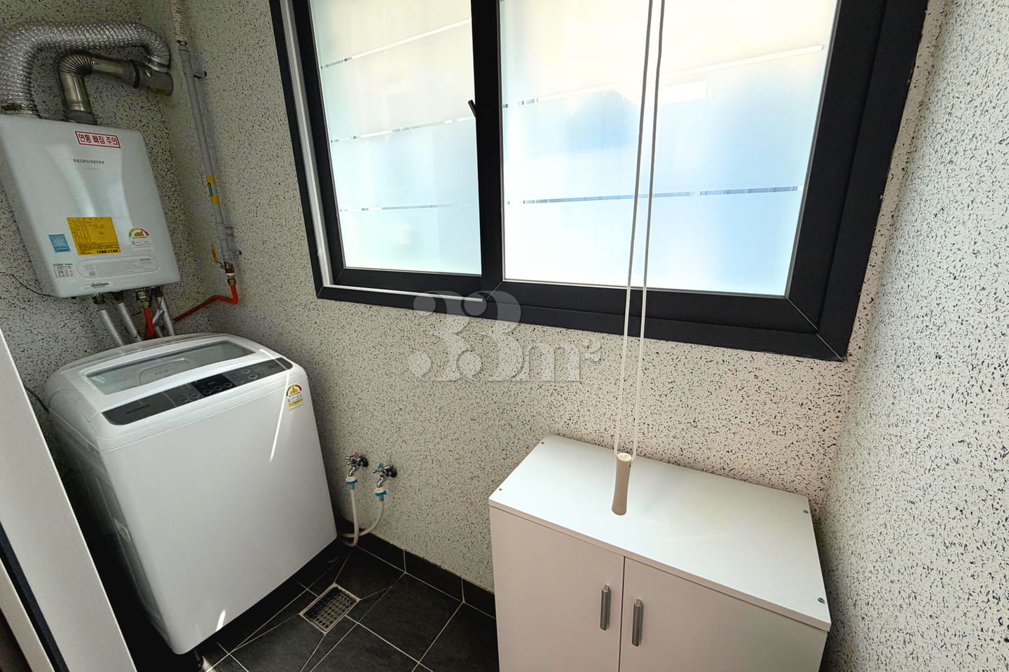 New White-Themed Space near Seodaegu Station  6th image