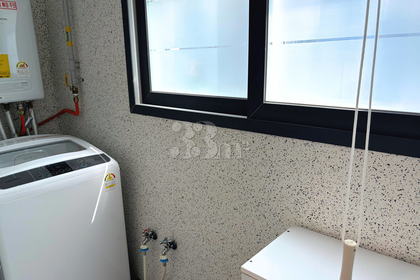 New White-Themed Space near Seodaegu Station 10th image