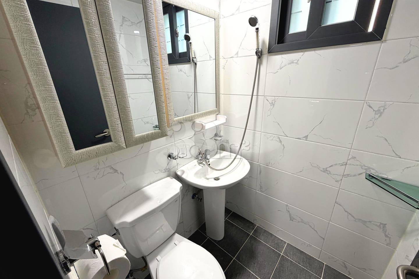 New White-Themed Space near Seodaegu Station  8th image