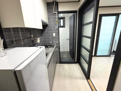 New White-Themed Space near Seodaegu Station 4th image