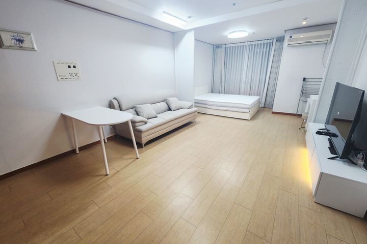 넓고깨끗한신사역원룸 1번째 이미지