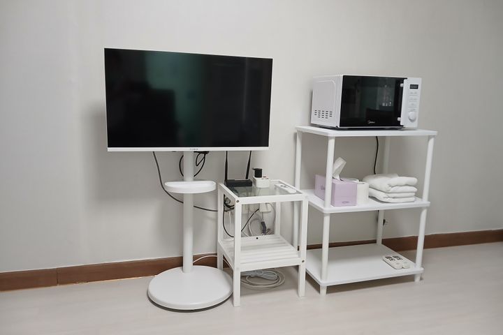 Two-room unit on the 3rd floor of a villa in 1th image