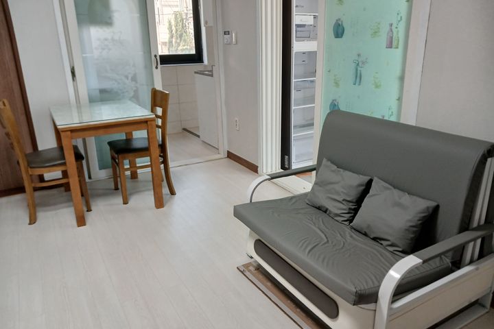 Two-room unit on the 3rd floor of a villa in 3th image