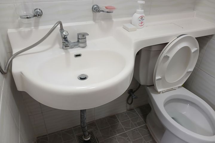 Two-room unit on the 3rd floor of a villa in 14th image