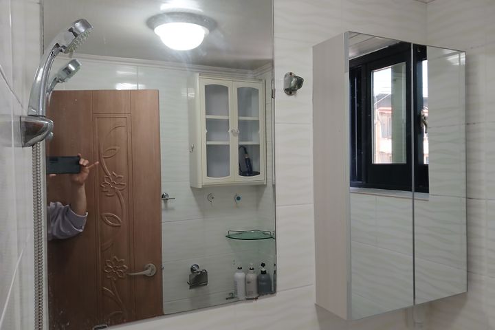 Two-room unit on the 3rd floor of a villa in 16th image