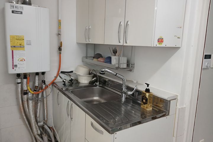 Two-room unit on the 3rd floor of a villa in 10th image