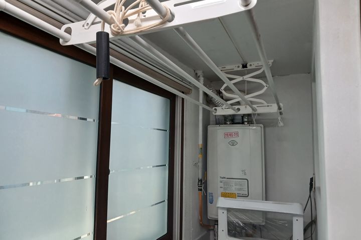 Two-room unit on the 3rd floor of a villa in 12th image