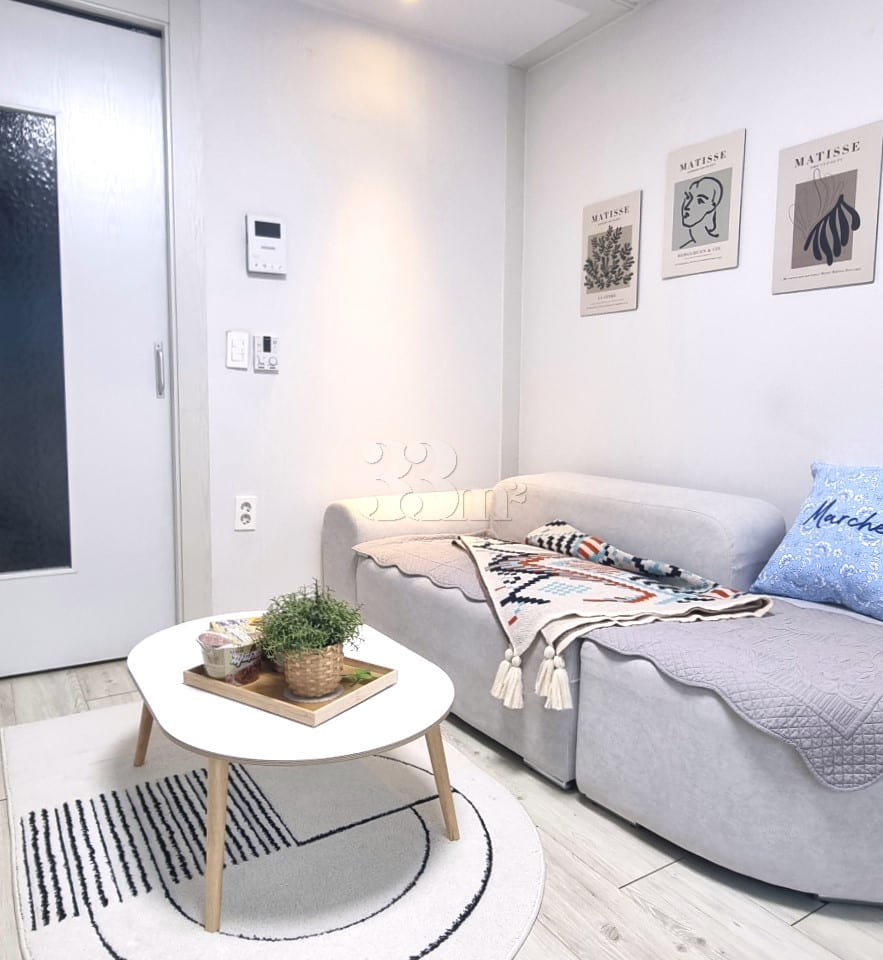 ❤️Discount on Sunny Studio Apartment in the R 6th image