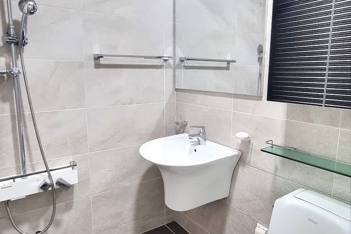 ❤️Discount on Sunny Studio Apartment in the R 16th image