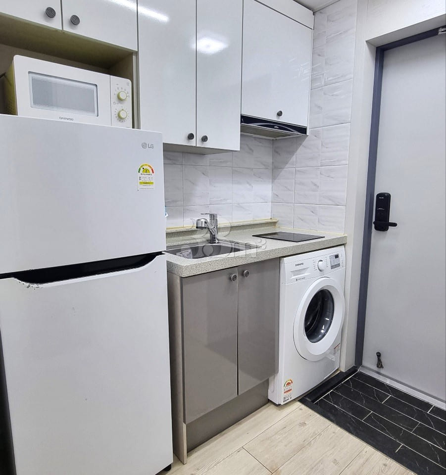 ❤️Discount on Sunny Studio Apartment in the R 12th image
