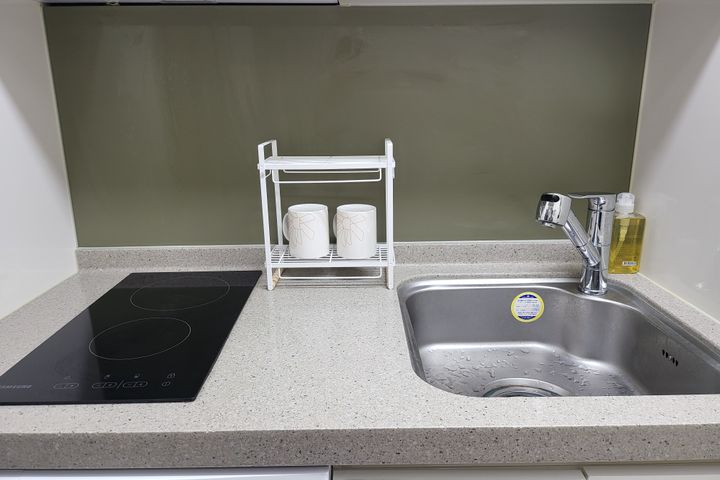 Neat and Tidy Studio Apartment 3th image