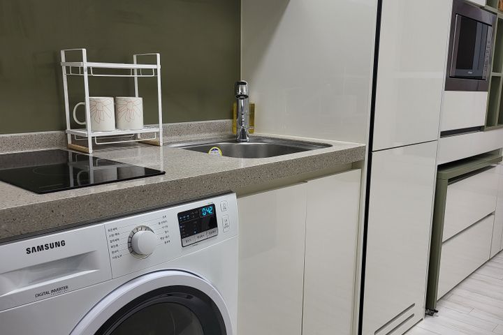 Neat and Tidy Studio Apartment 4th image