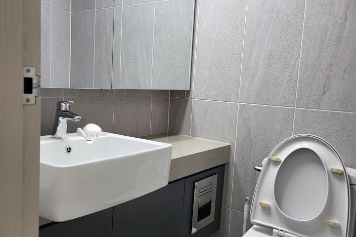 Neat and Tidy Studio Apartment 7th image