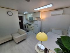 Fully furnished unit near Sinchon Station, Ew 4th image