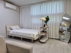 Fully furnished unit near Sinchon Station, Ew 9th image