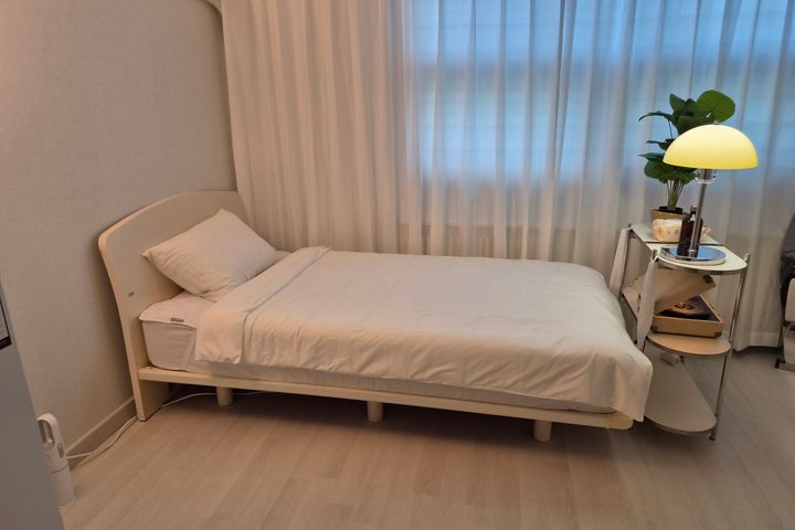Fully furnished unit near Sinchon Station, Ew 15th image