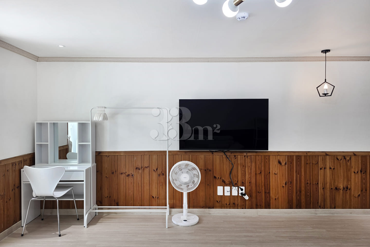 ❤️Cozy studio with a wood aesthetic❤️ 4th image