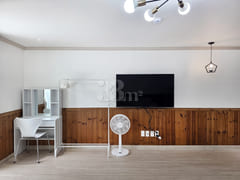 ❤️Cozy studio with a wood aesthetic❤️ 4th image
