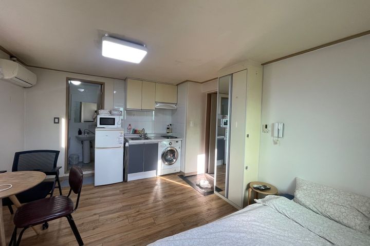 2 minutes from Nonhyeon Station (studio apart 5th image