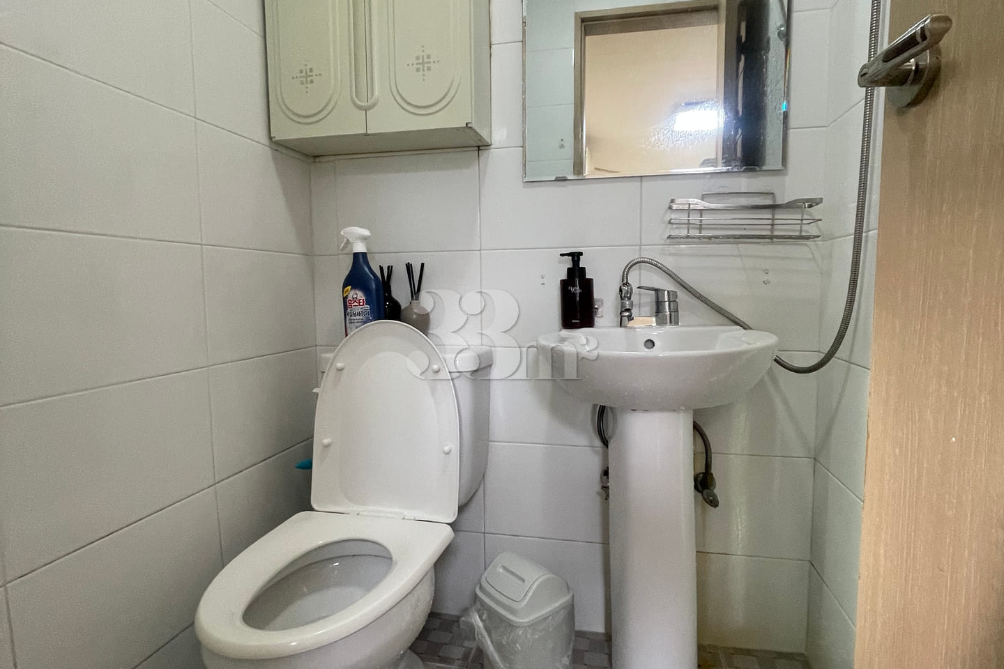 2 minutes from Nonhyeon Station (studio apart 3th image