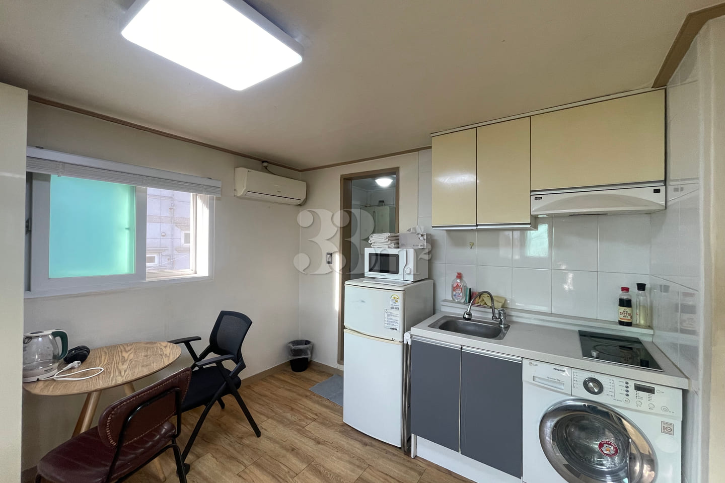 2 minutes from Nonhyeon Station (studio apart 1th image