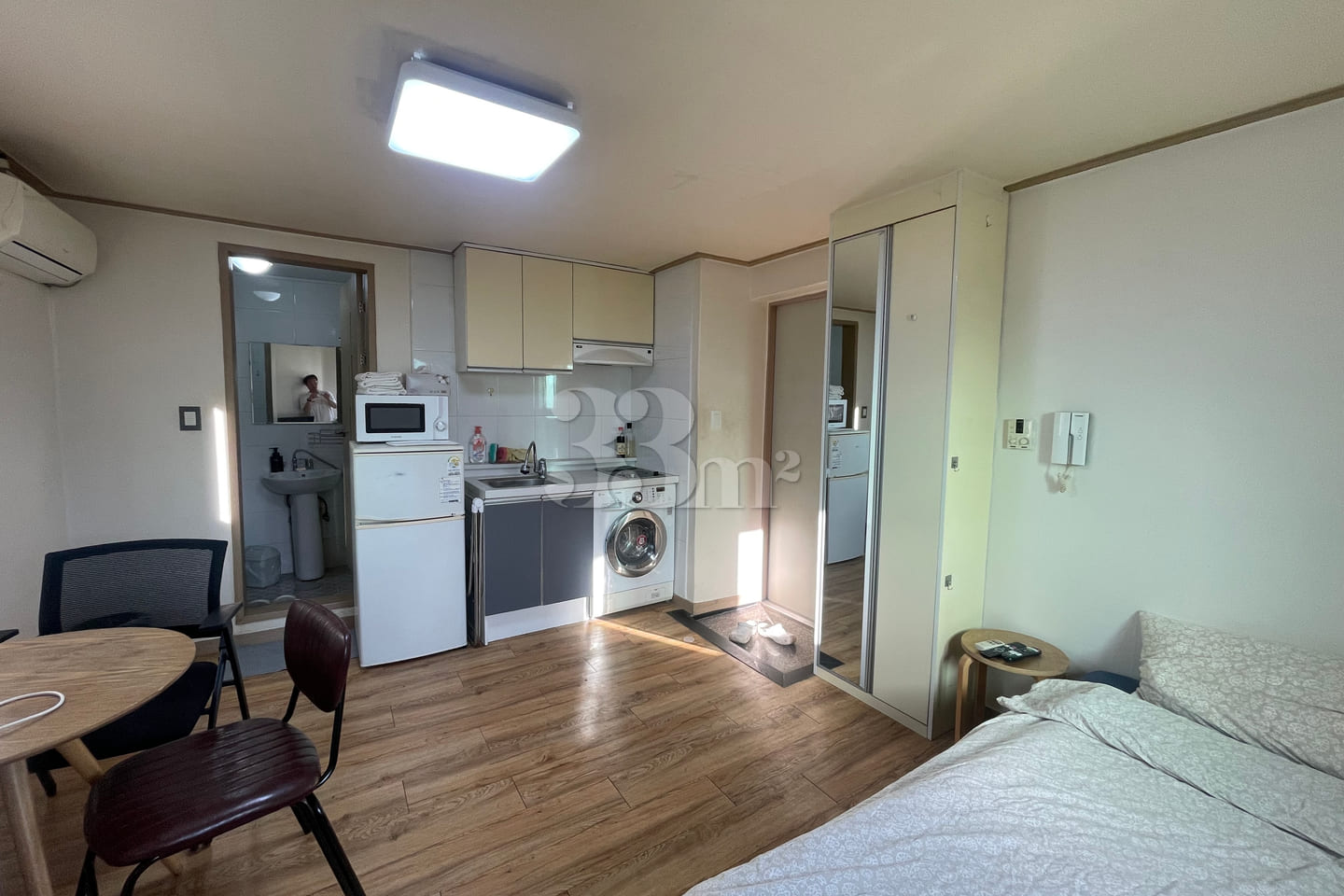 2 minutes from Nonhyeon Station (studio apart 2th image