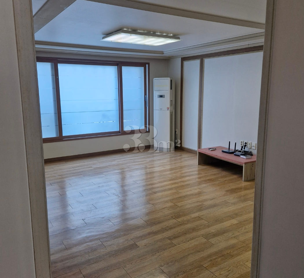 Owner's unit duplex building 1th image