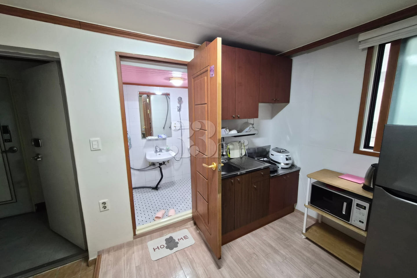 Cozy studio with convenient transportation 5th image