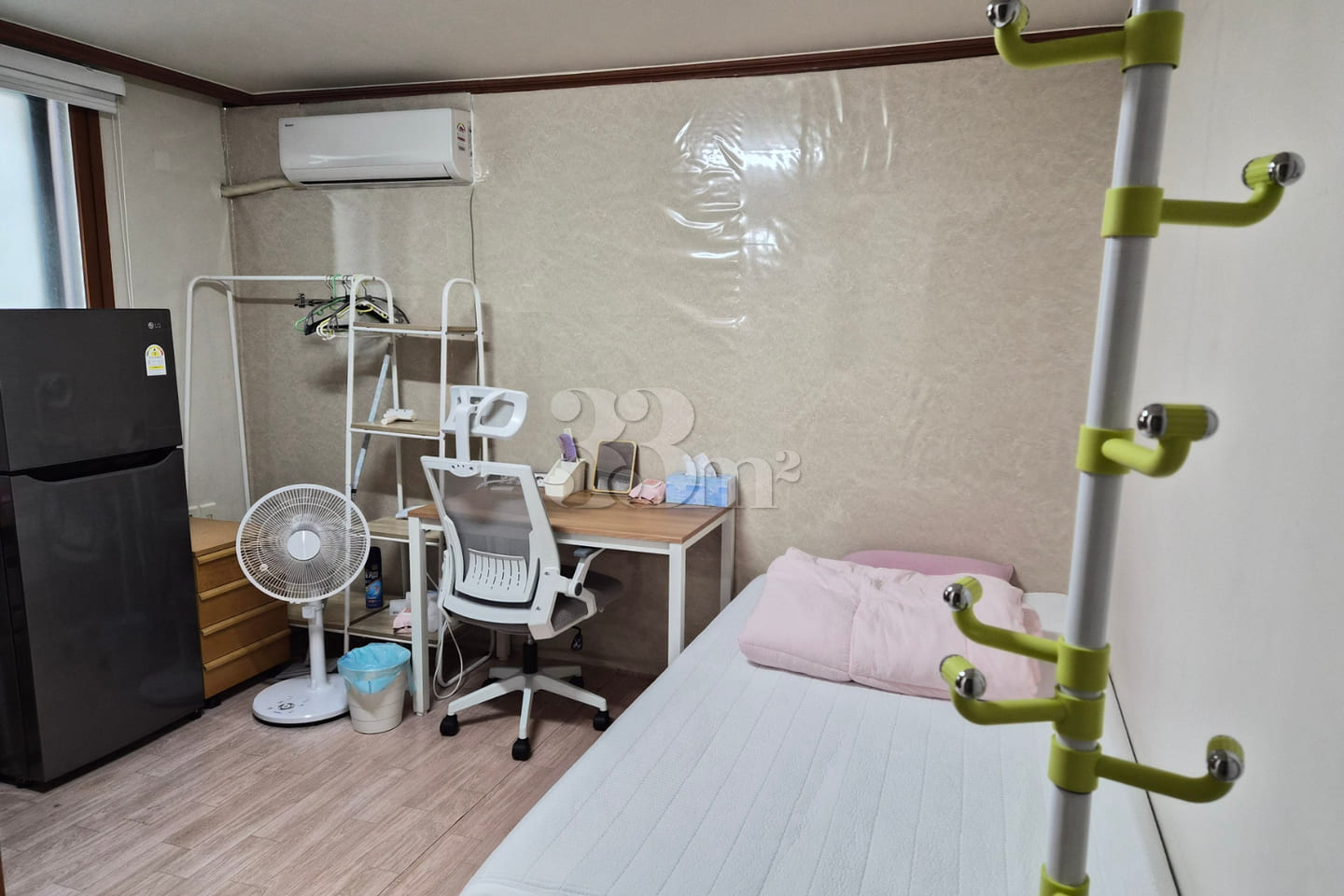 Cozy studio with convenient transportation 0th image