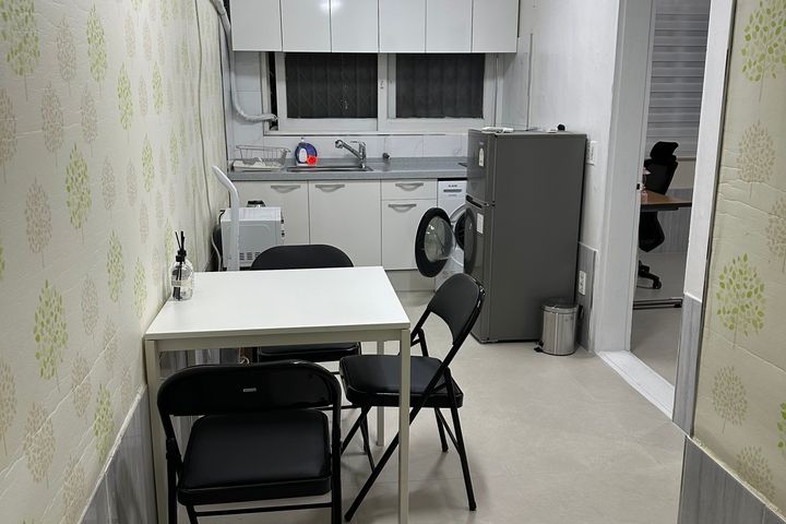 Urban Stay Two-Room 4th image