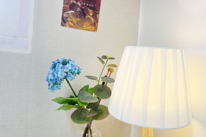 Sunny mini-room with an exterior window 2th image