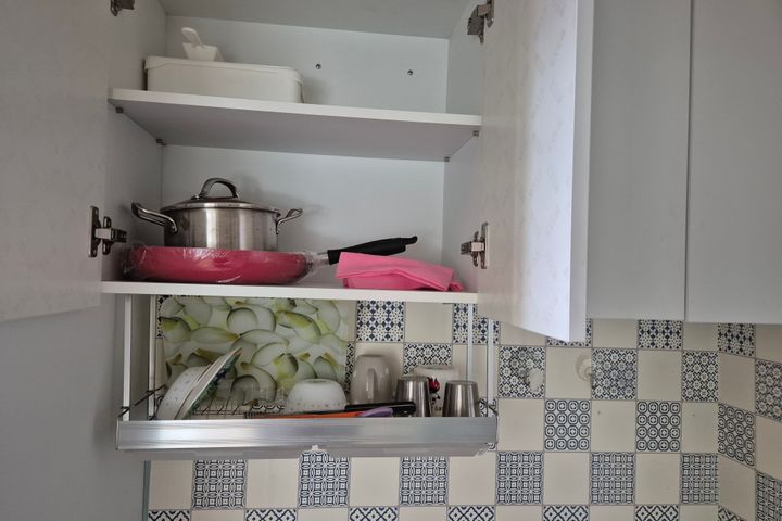 Fully furnished studio apartment 3th image
