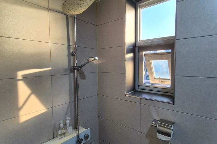 Fully furnished studio apartment 5th image