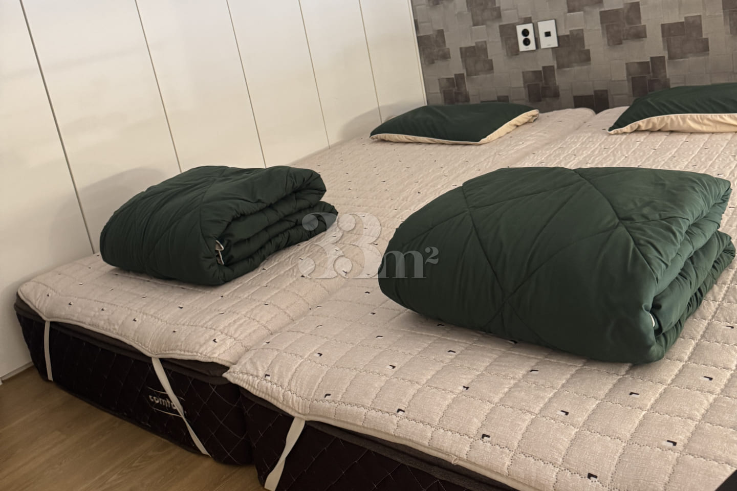 Duplex with Single and Twin Beds 8th image