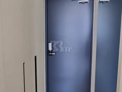 A room with a sense of openness and a great v 2th image