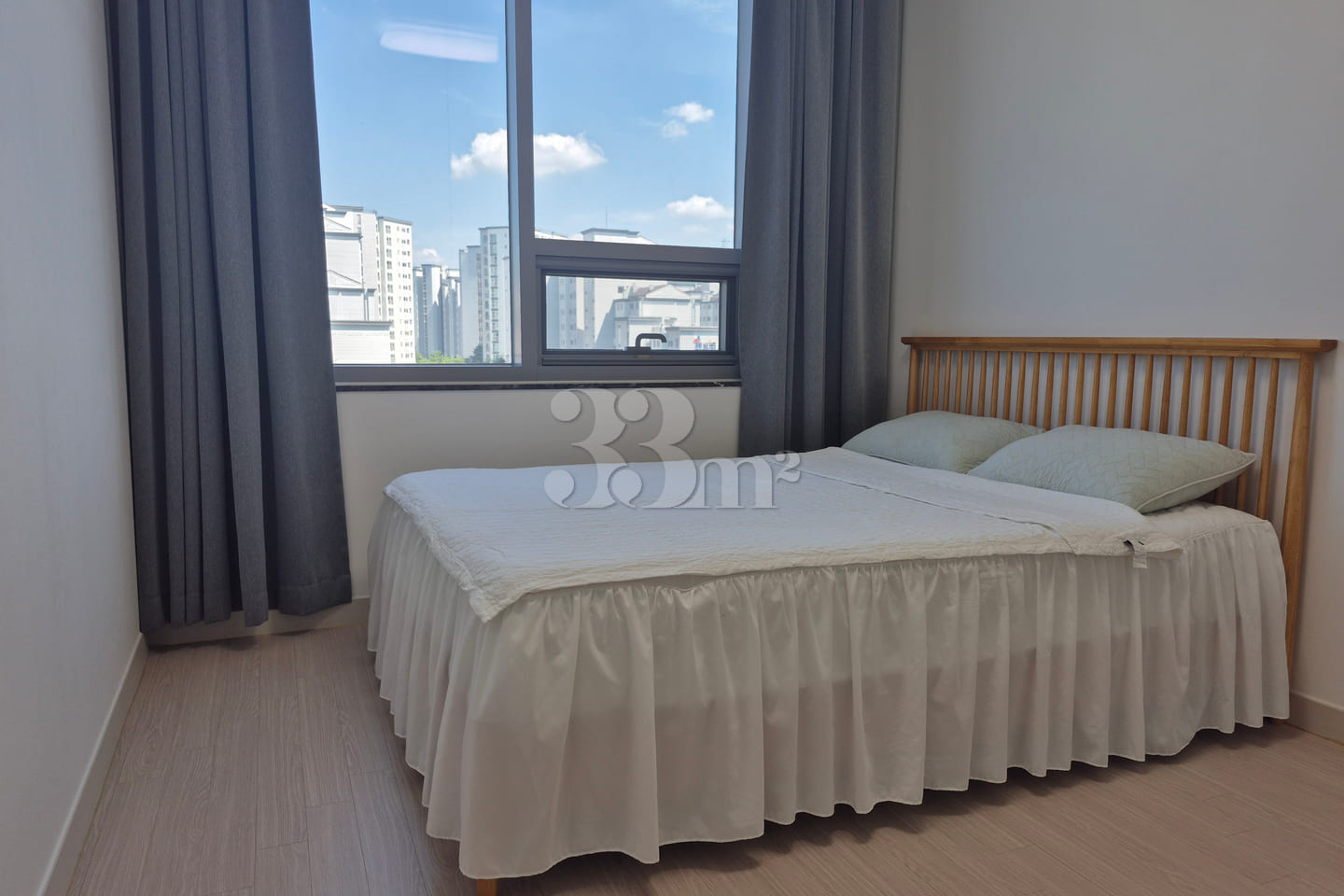 A room with a sense of openness and a great v 5th image