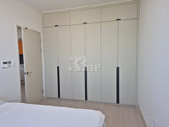 A room with a sense of openness and a great v 6th image