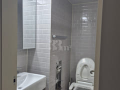 A room with a sense of openness and a great v 7th image