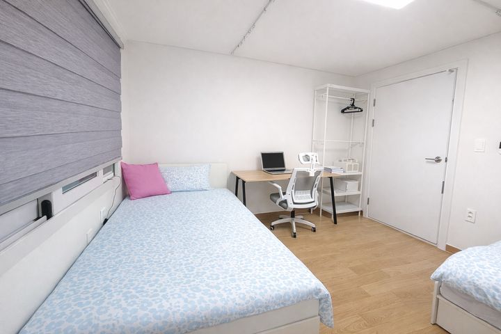 2인실B(에어컨 벽쪽) 1번째 이미지