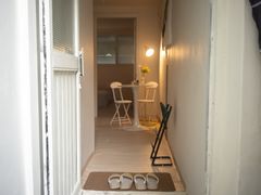 Lines 1 & 5, two-room unit, great value 8th image