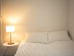 Lines 1 & 5, two-room unit, great value 6th image