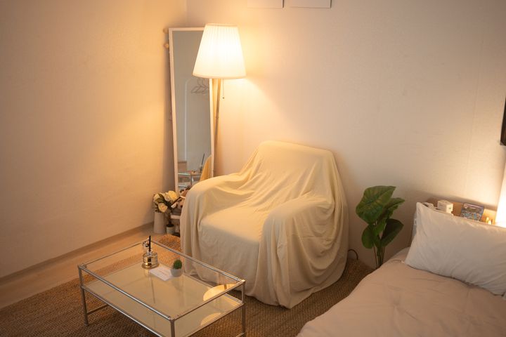 Lines 1 & 5, two-room unit, great value 4th image