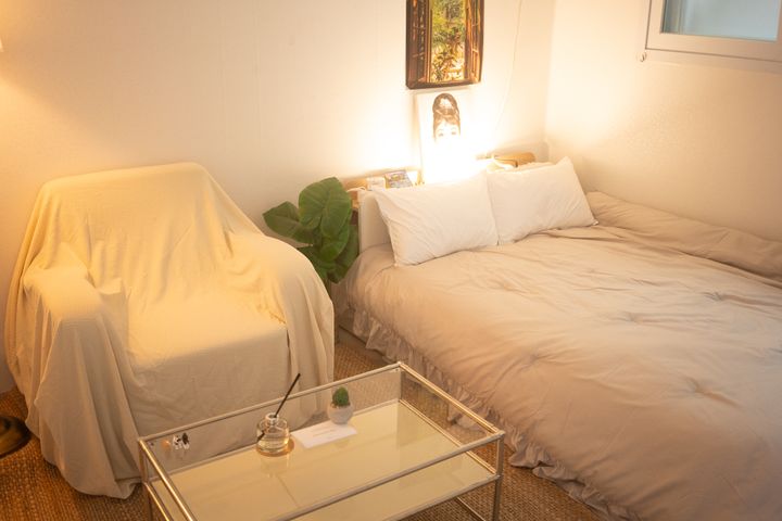 Lines 1 & 5, two-room unit, great value 5th image